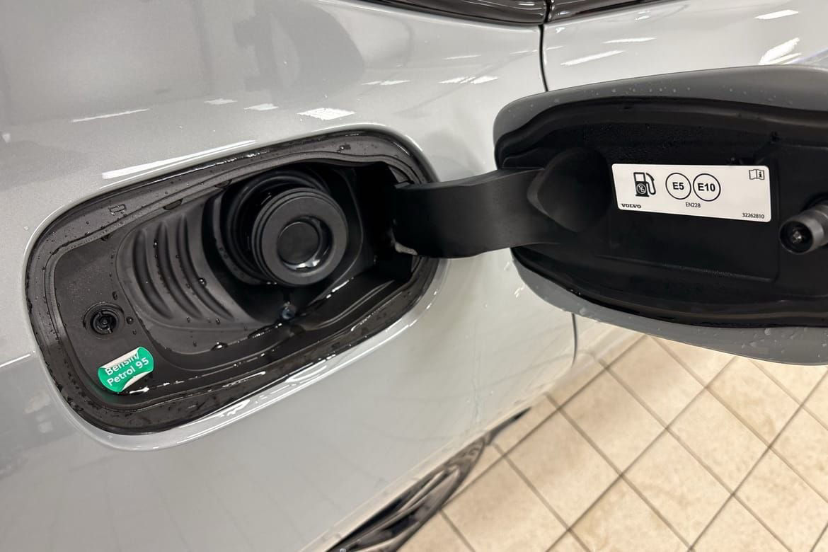 Volvo S90 Recharge T8 Ultimate Dark