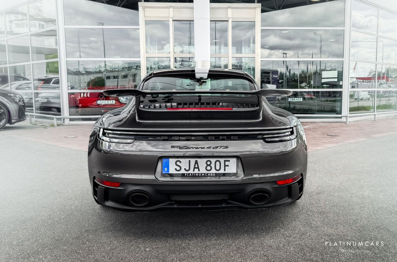 Porsche 911 992 Carrera 4 GTS