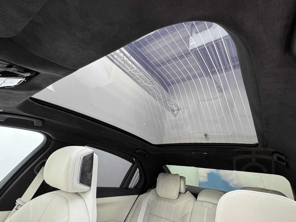 BMW M760 e xDrive Pro Executive Lounge Massage/Lüft.