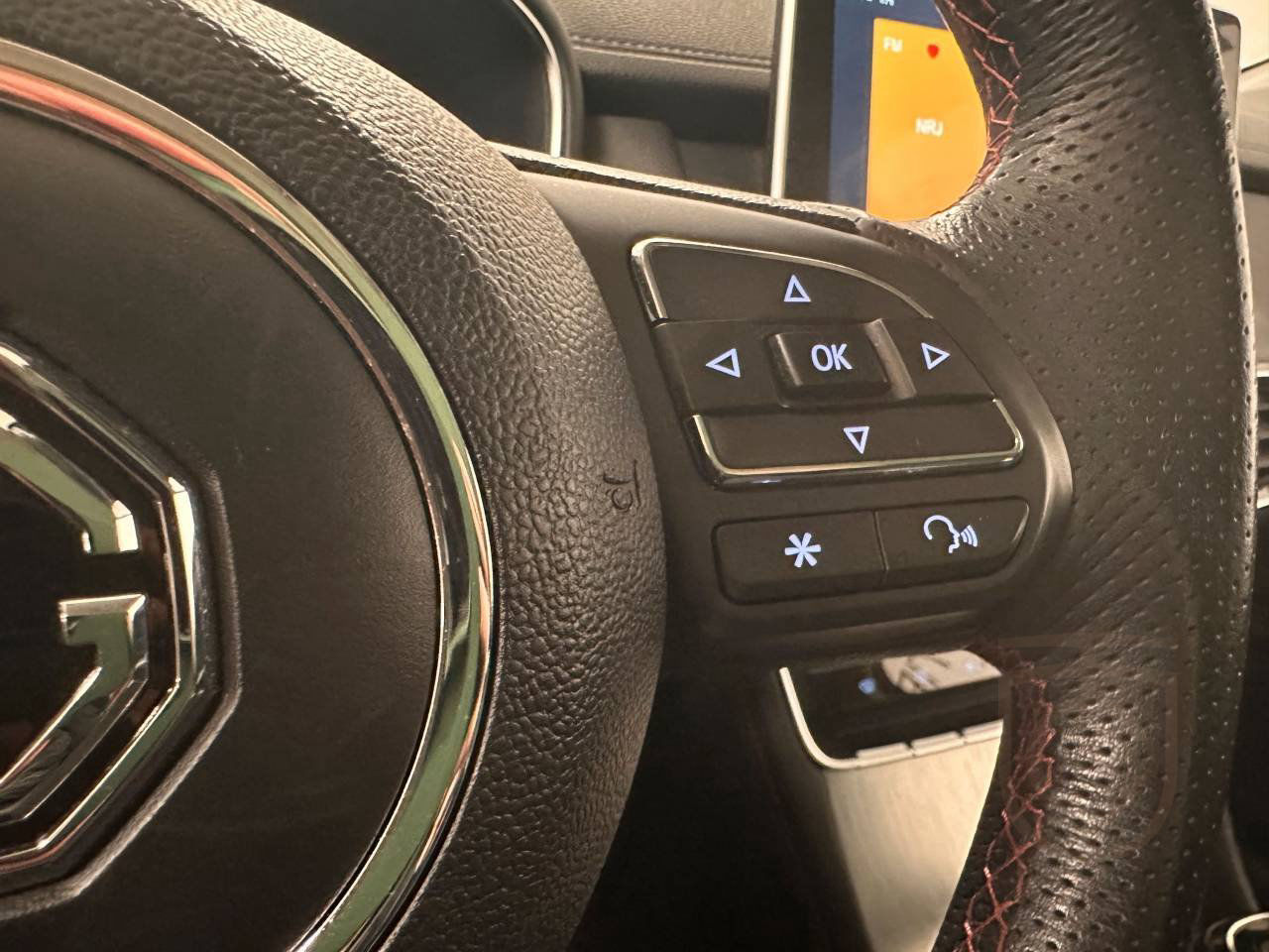 MG EHS MG EHS PLUG-IN HYBRID LUXURY PANORAMA