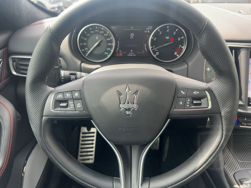 Maserati Levante TROFEO MY23 V8 580PS AWD Nero&Nero