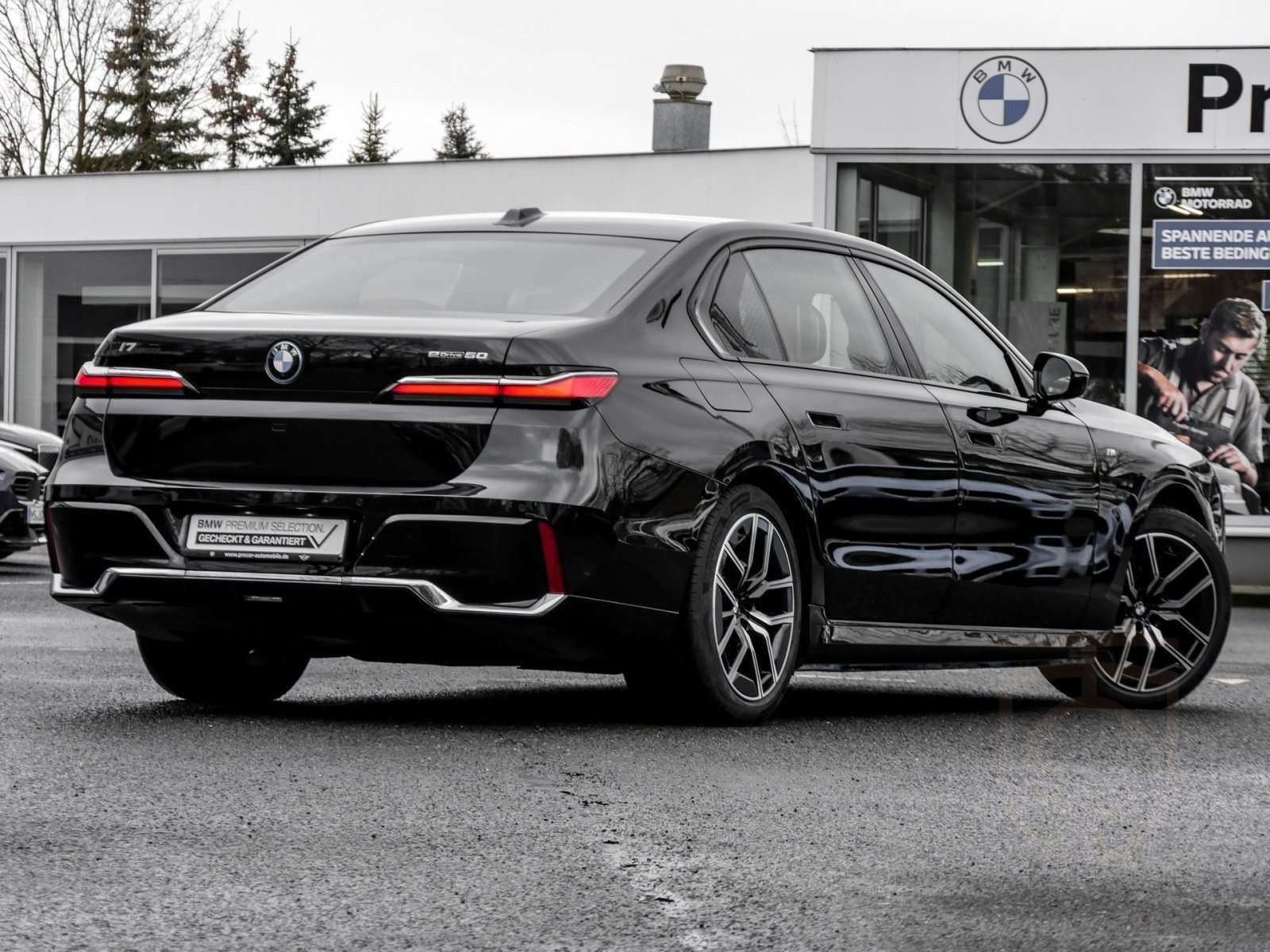 BMW i7