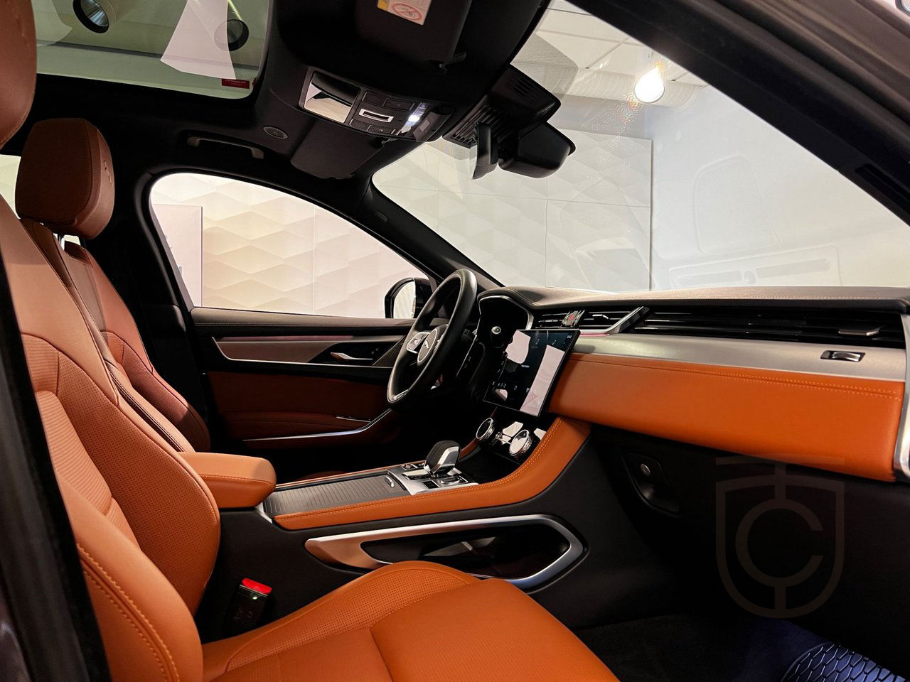 Jaguar F-Pace P400e
