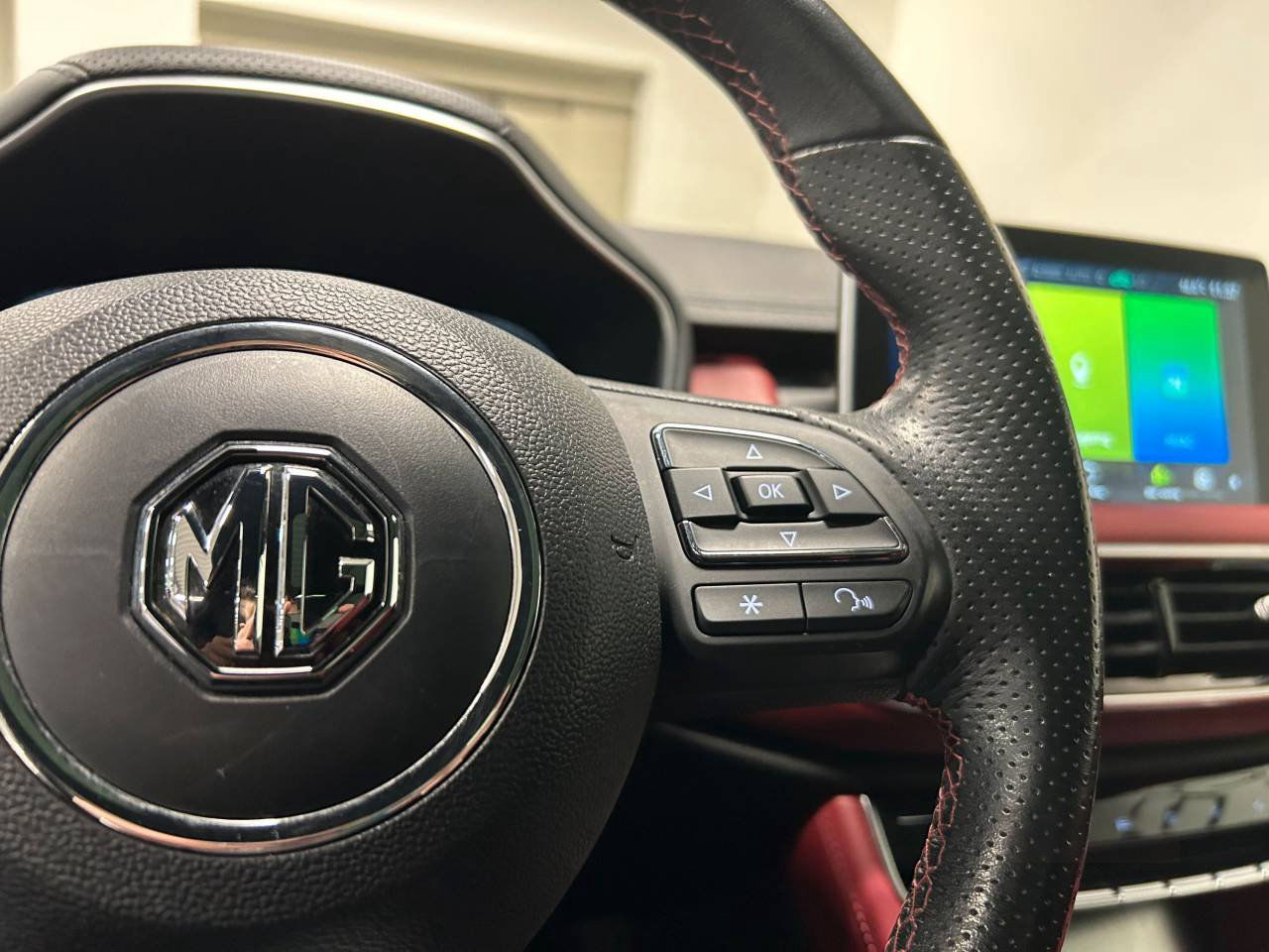 MG EHS Luxury Plug-In Hybrid