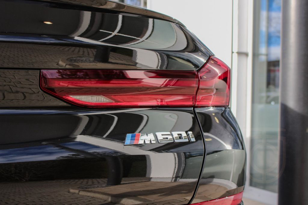 BMW X6 M60 i xDrive / STANDHEIZUNG / B&W / TRAVEL
