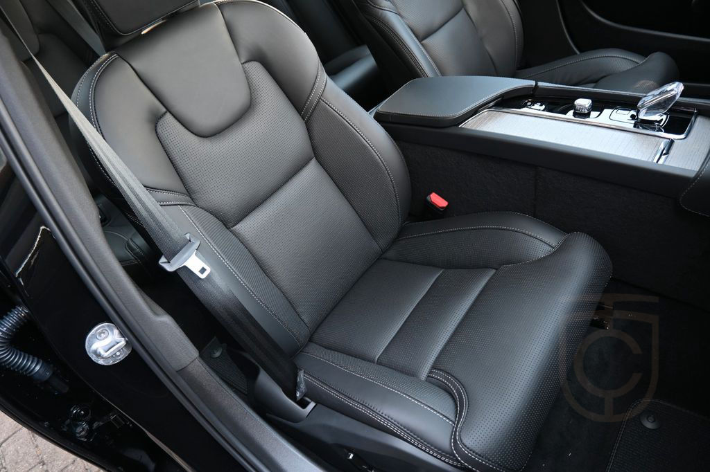 Volvo V90 B4 D AWD Cross Country Plus*Pano*STHZG*AHK