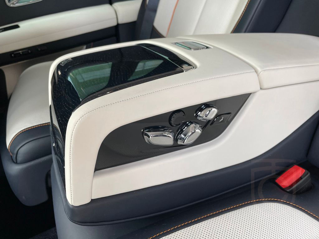 Rolls-Royce Ghost II - Bespoke/Gold SOE