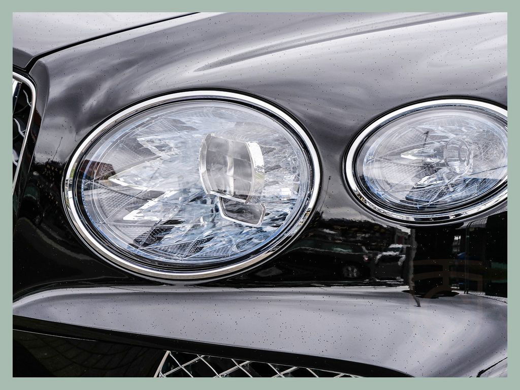 Bentley Bentayga V8 Azure // BENTLEY DÜSSELDOF