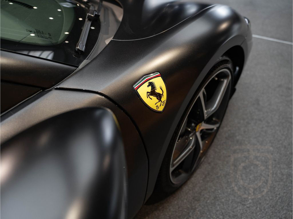 Ferrari 296 GTS Painted Stripes Full Carbon 296 3.0 V6 G