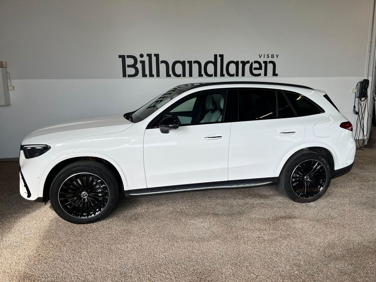 Mercedes-Benz GLC 300e 4MATIC AMG Line Premium Panorama m m