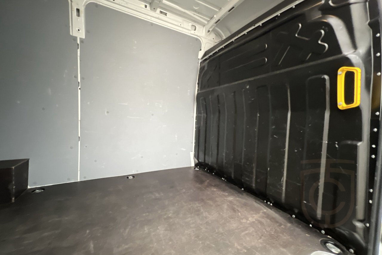 Iveco Daily 35-140 Van 2.3 JTD Hi-Matic 100kW 2023