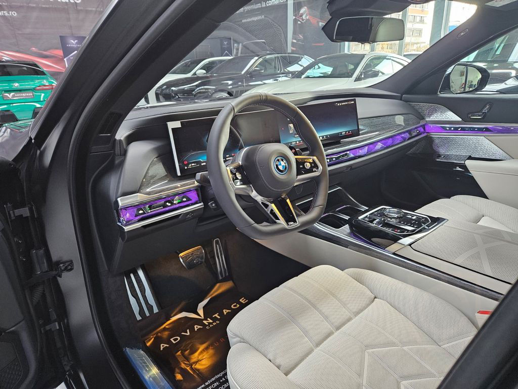 BMW M760e xDrive/Sky L./Crystal Lights/B&W Diamond