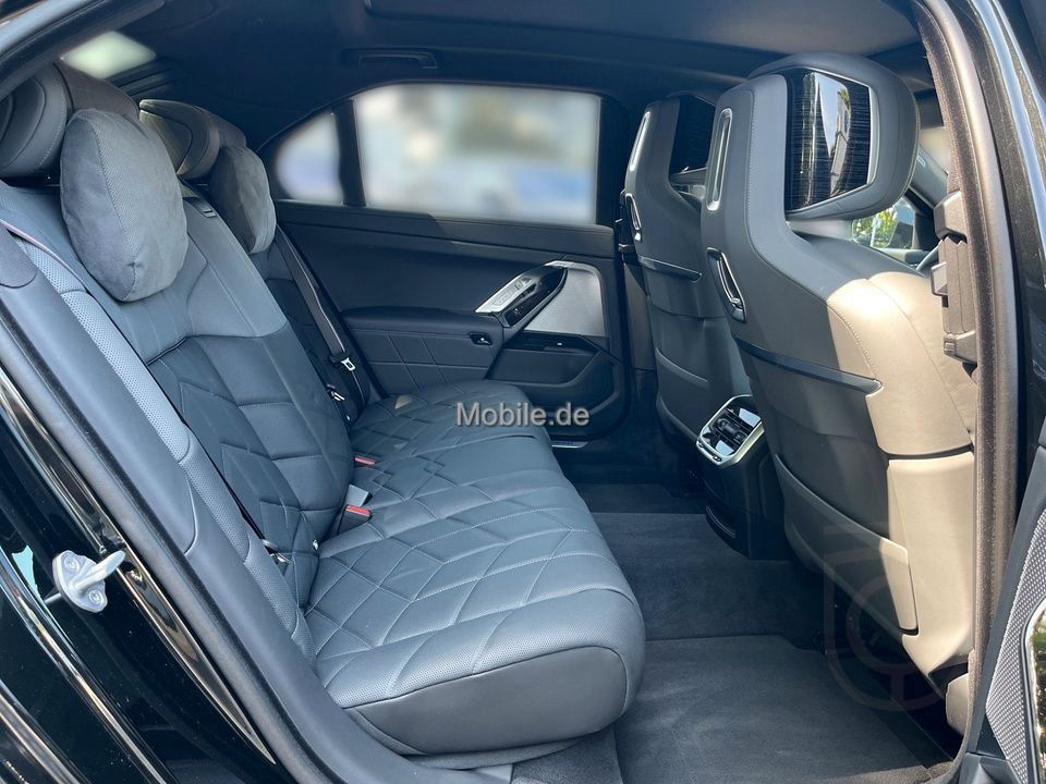 BMW 750e xDrive M Sport 21" Executive Lounge Massage