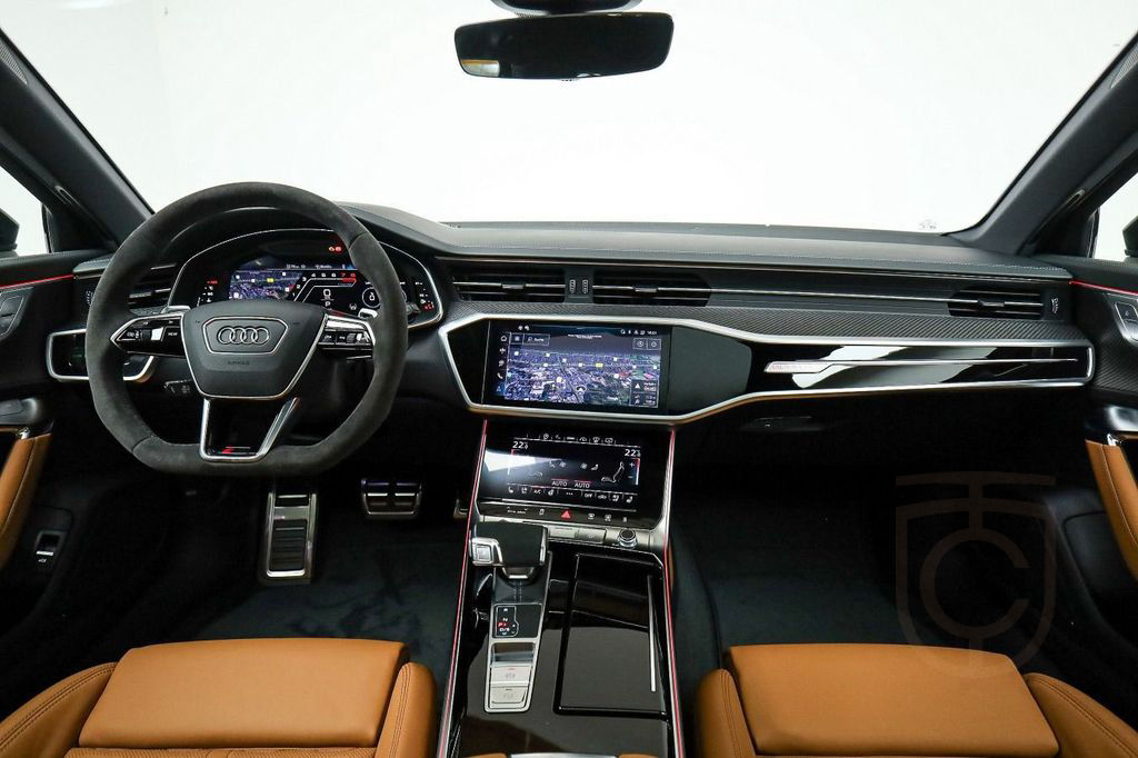Audi RS 6 Avant HUP*KERAMIK*305KMH*LASER*AHK*PANO