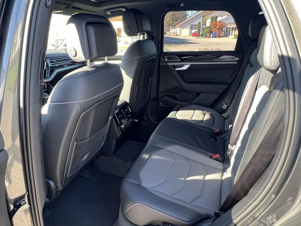 Volkswagen Touareg 3.0 TDI 4M R-Line AHK PANO DYNAUDIO