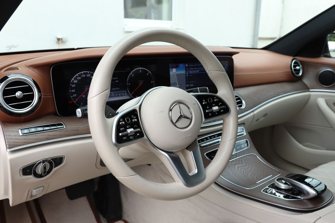 Mercedes-Benz E 400d 4MATIC AirSuspension/HUD/Designo/MBEAM/