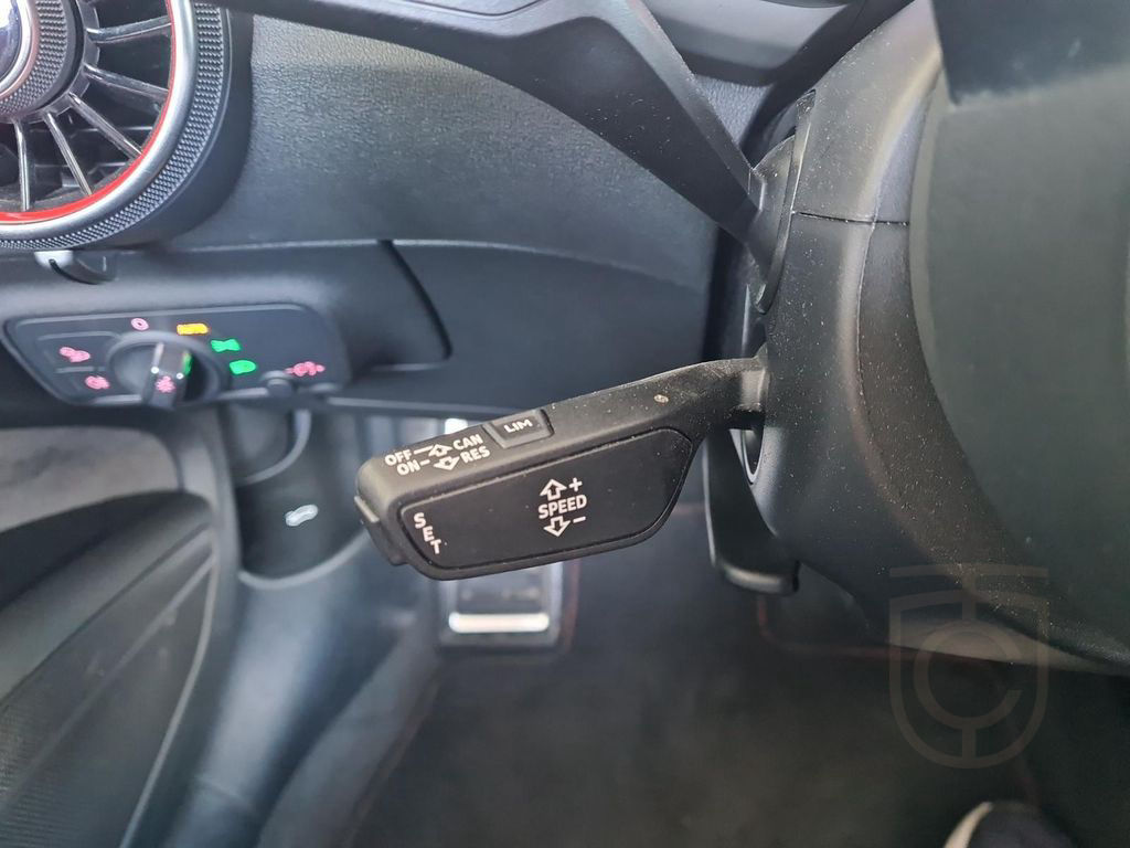 Audi TT RS quattro RS-Dämpf-Regl. RS-Abgas SideAssist