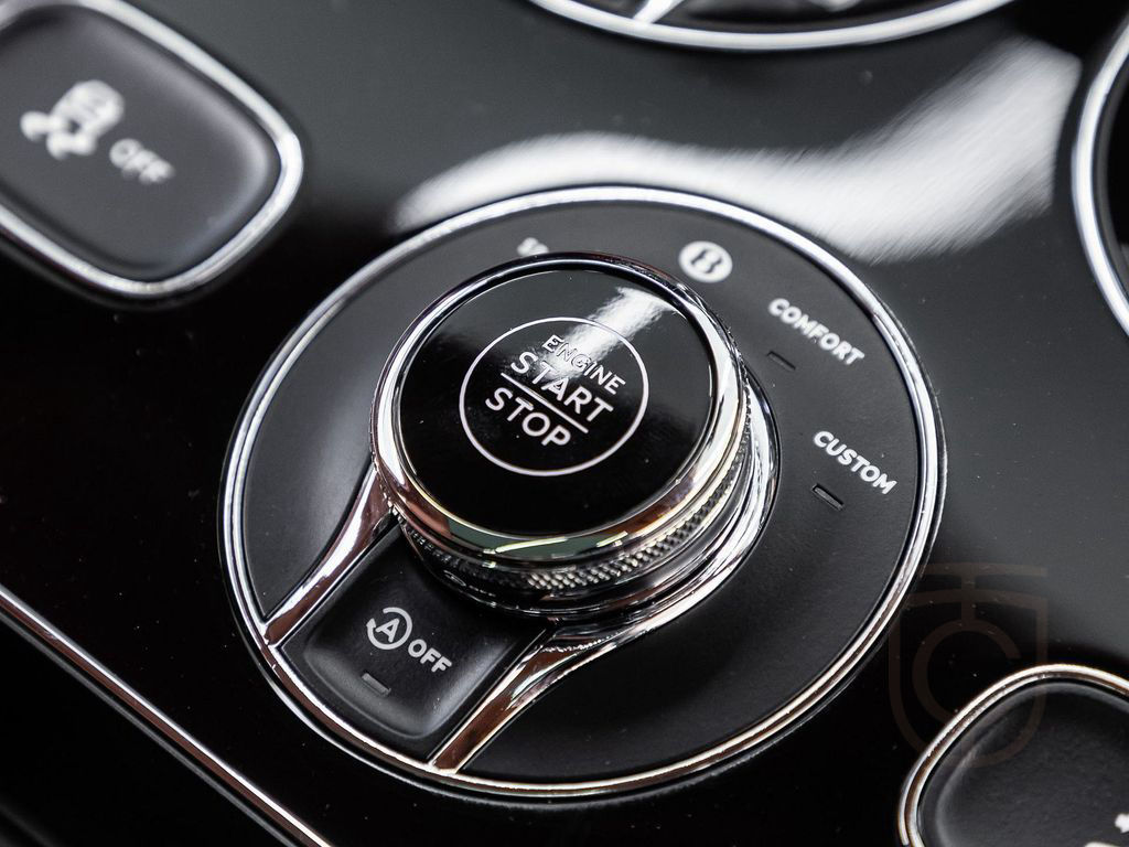 Bentley Bentayga Azure V8 BENTLEY FRANKFURT / FULL