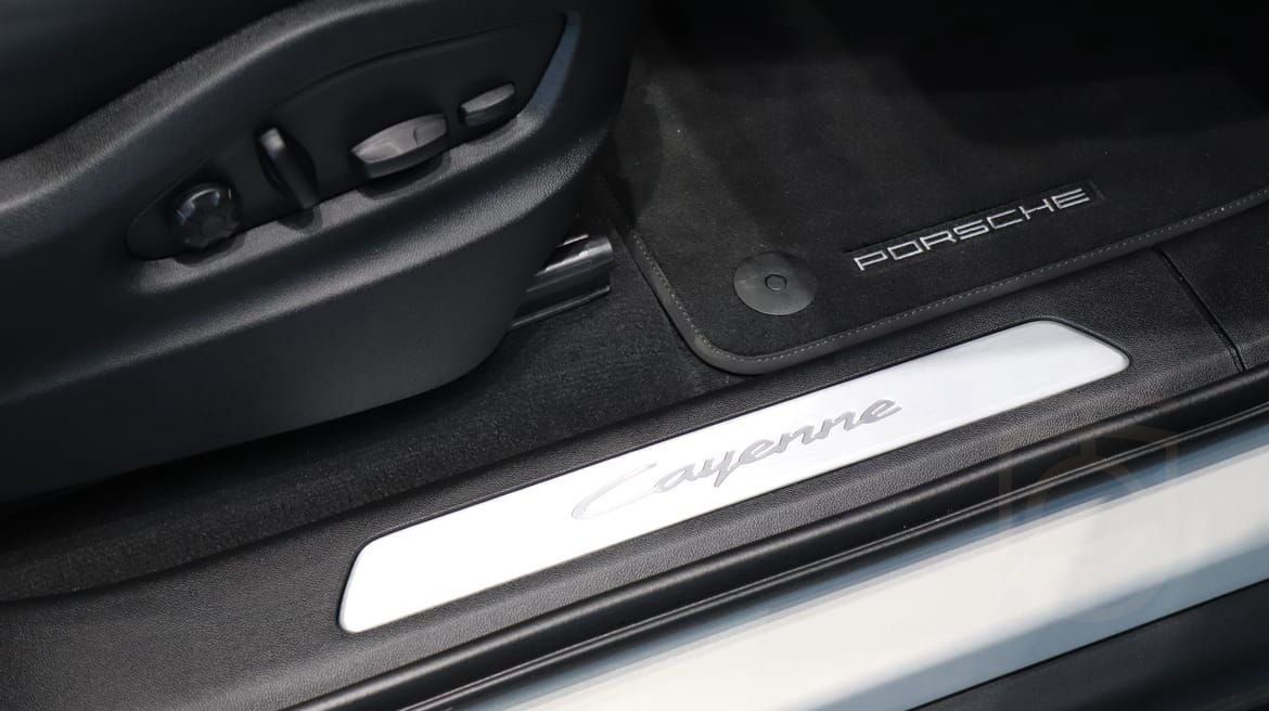 Porsche Cayenne E-Hybrid Cashmere beige metallic