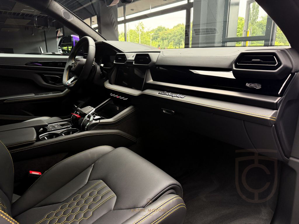 Lamborghini URUS SE HYBRID4.0 V8/PANO/HEAD-UP/COOL SEAT