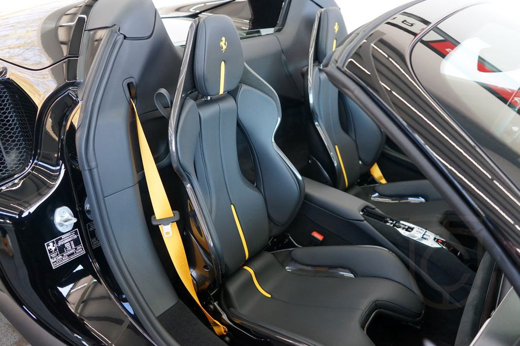 Ferrari 296 GTS BLACK*LIFT*CARBON+Corsa Racing Seats*NEW