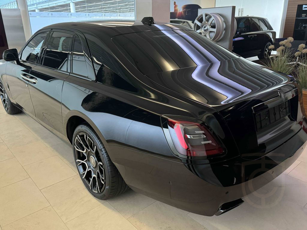 Rolls-Royce Ghost Black Badge LP 504.619,50€