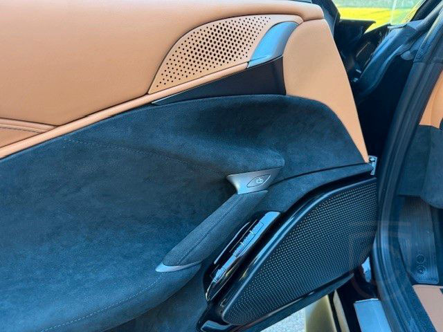 Ferrari Roma Spider MY25/MAGNERIDE/Carbon/Surround