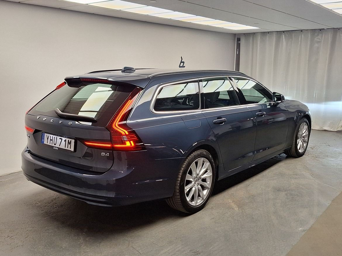 Volvo V90 B4 Bensin Momentum Advanced Edition