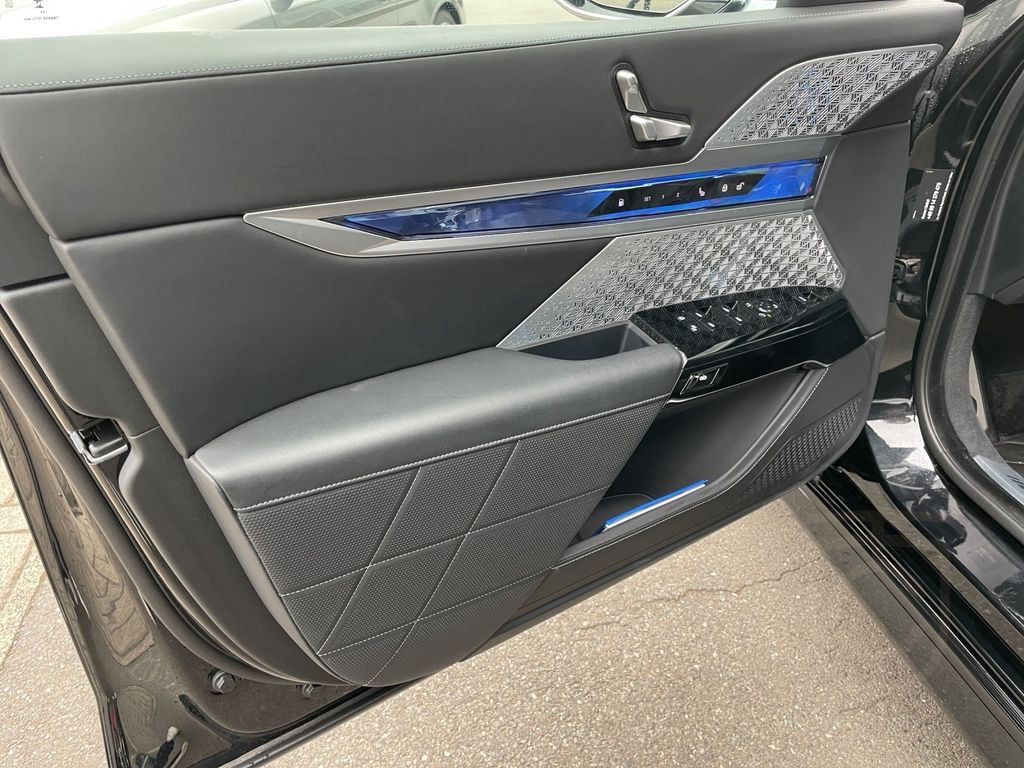 BMW 750e xDrive UPE 180.940,- € #exclusive