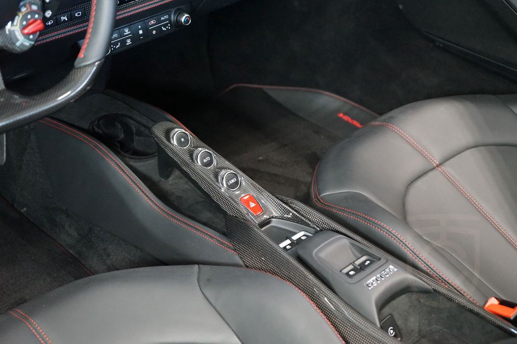 Ferrari F8*SPIDER*LIFT*CARBON*WARRANTY*295.372€ NETTO