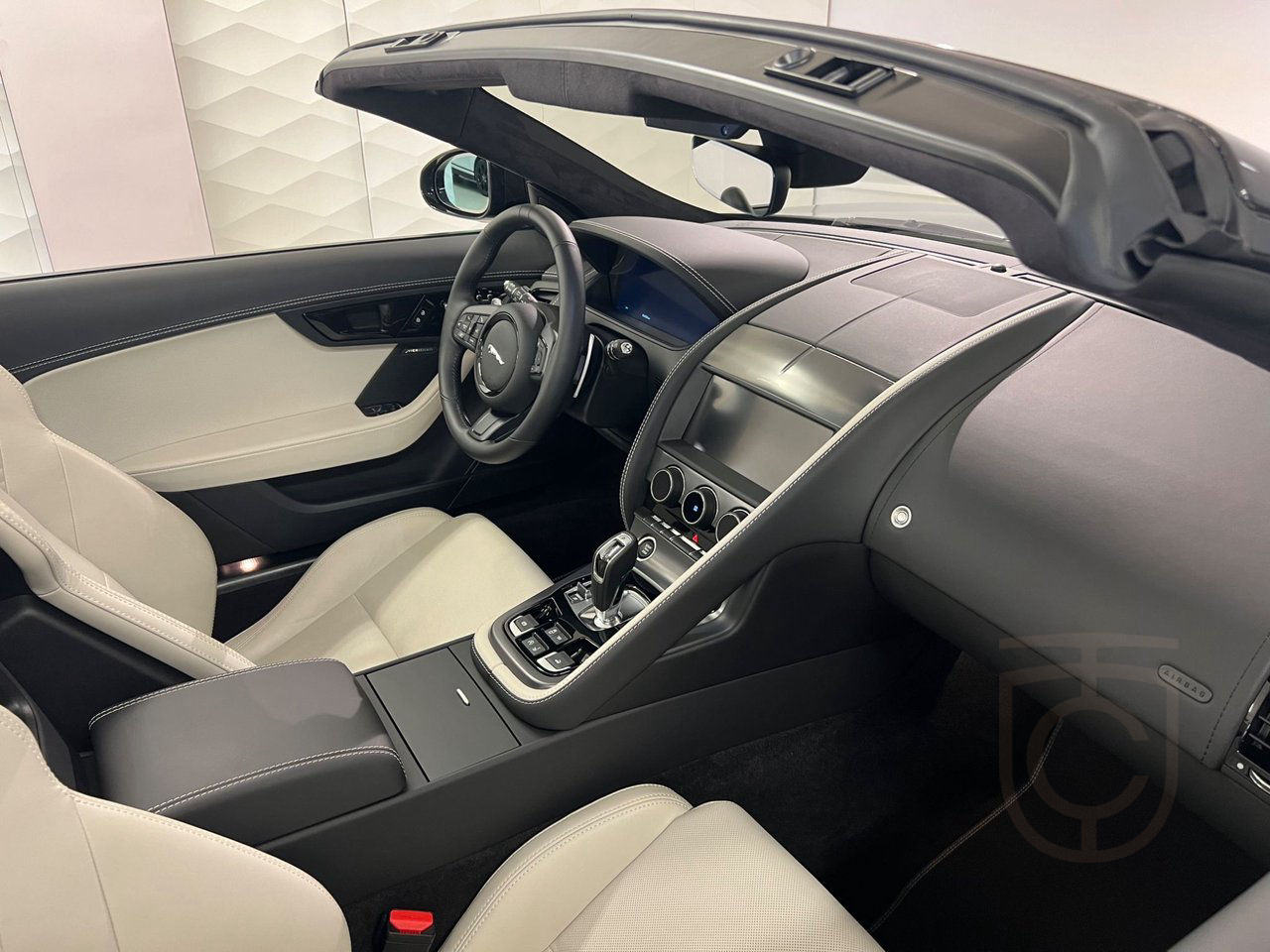 Jaguar F-Type P450 AWD Cabriolet R-Dynamic