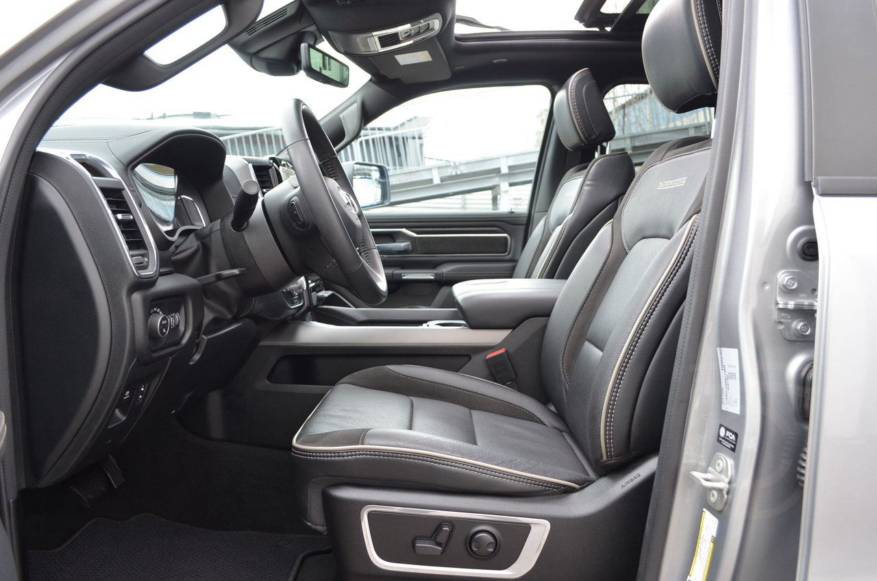 Dodge RAM 5.7 V8 HEMI AWD Laramie Black