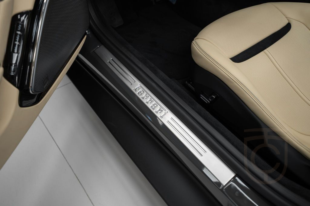 Ferrari Roma Spider 2025 GREY/BEIGE XLED CAMERA