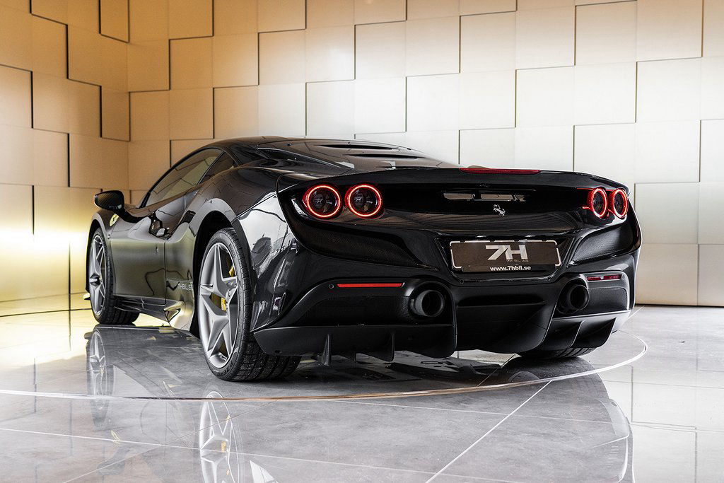 Ferrari F8 Tributo / Svensksåld / Kolfiberstolar / OBS SPEC! /