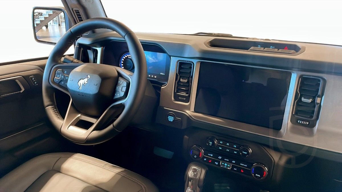 Ford Bronco Outer Banks 2.7L Bi-Turbo EcoBoost V6