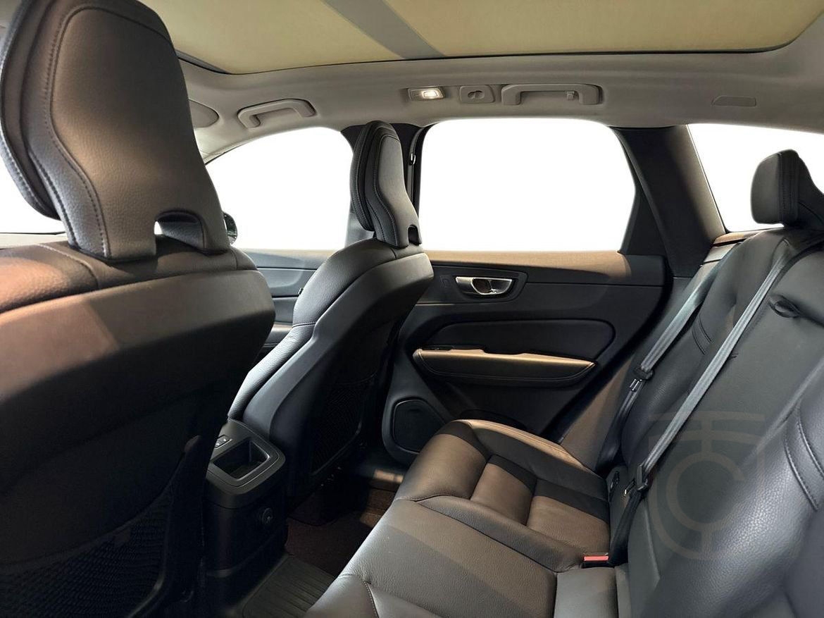 Volvo XC60 Recharge T6 Plus Dark Edition.