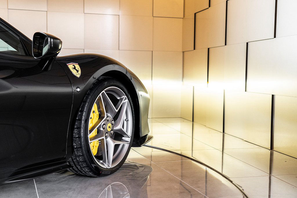 Ferrari F8 Tributo / Svensksåld / Kolfiberstolar / OBS SPEC! /