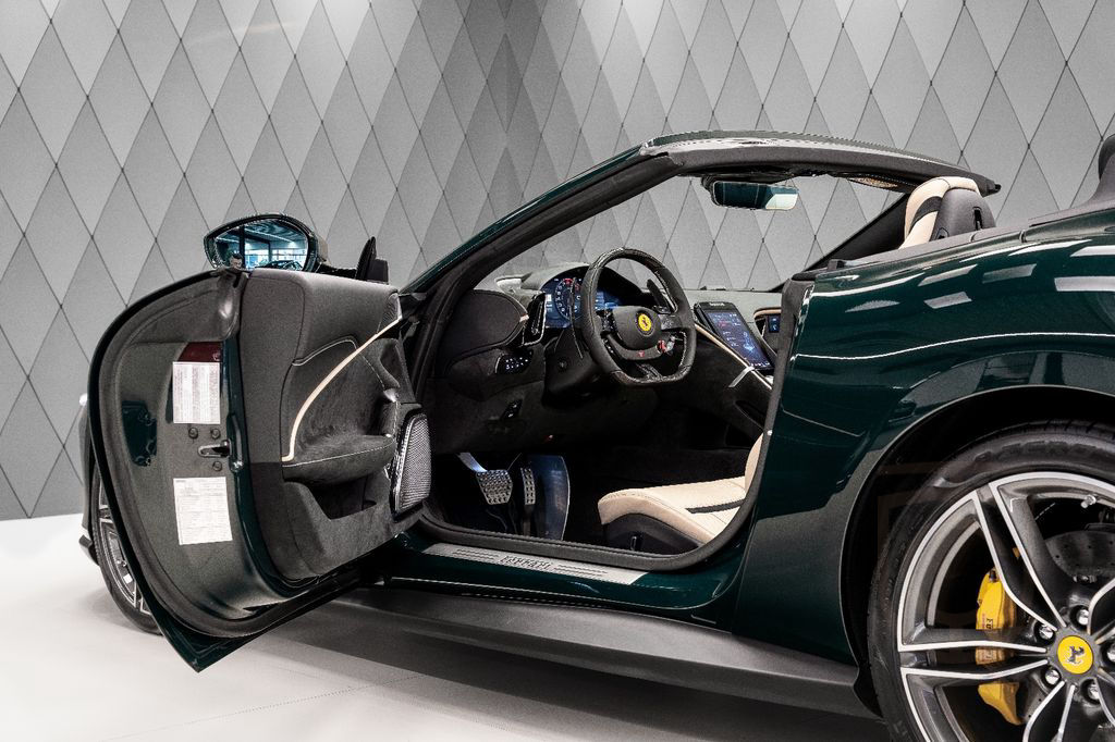 Ferrari Roma Spider 2025 GREEN/BEIGE MAGNERIDE