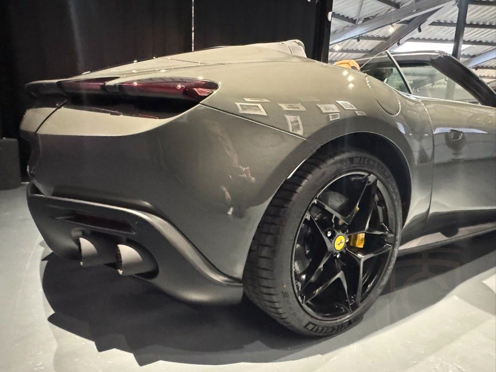 Ferrari Roma Spider / I Hand / 720 KM /