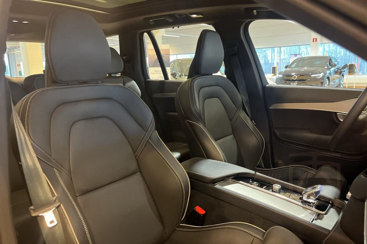 Volvo XC90 Recharge T8 Ultimate Dark Edition