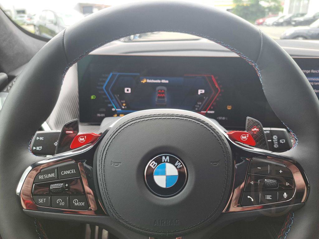 BMW XM M Drivers Gestiksteuerung B&W Surround DAB