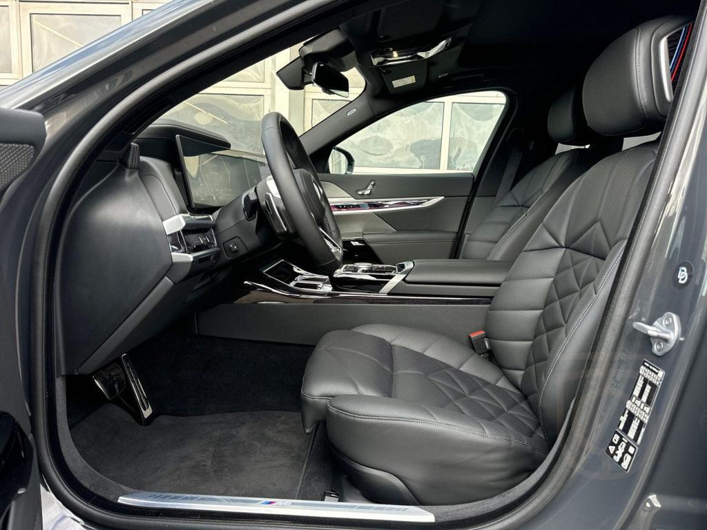 BMW 740dA xDr M SPORT SkyL,StHzg,AHK,IconicG,Multisi