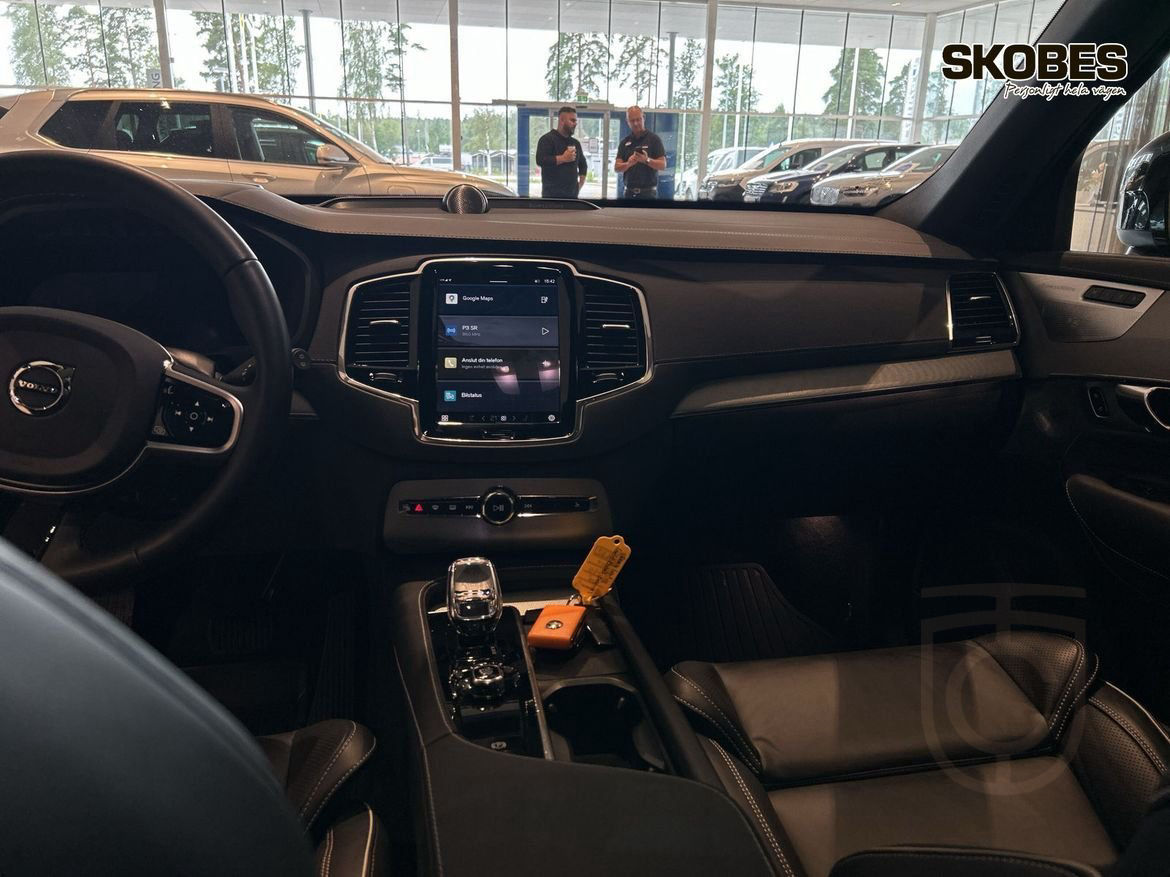 Volvo XC90 7-seater T8 Ultra Dark Edition