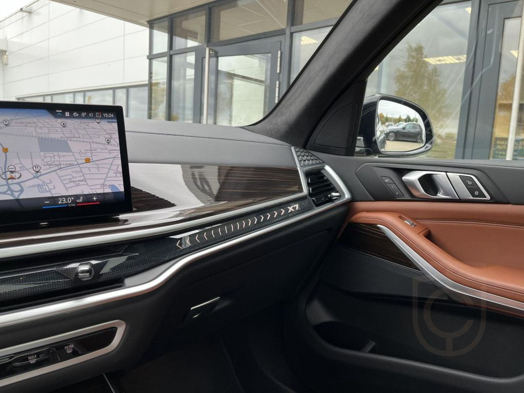 BMW X7 xDrive40i M-Sport AHK Iconic Glow 360°