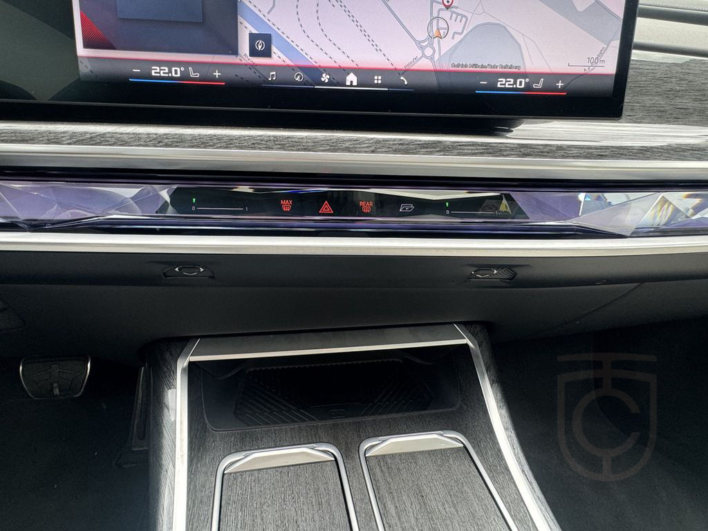BMW M760e xDrive M Sport Massage Sitzlüft AHK DA-Pro