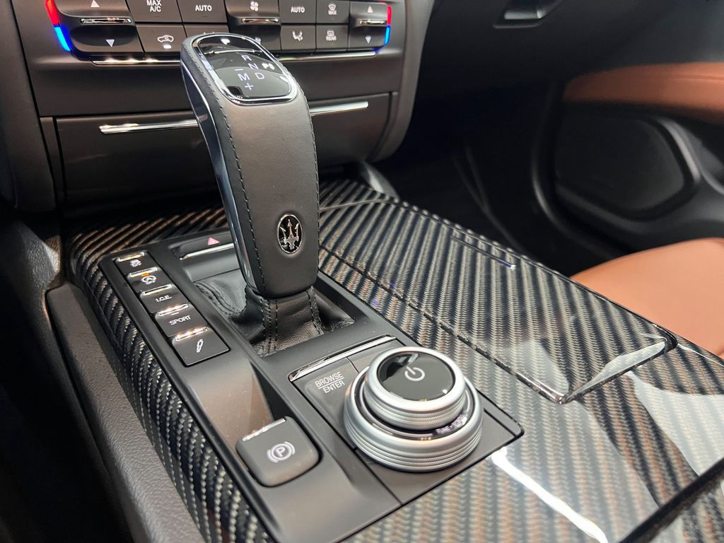 Maserati Ghibli SQ4 F Tributo Sondermodell, Pano, KW, ...