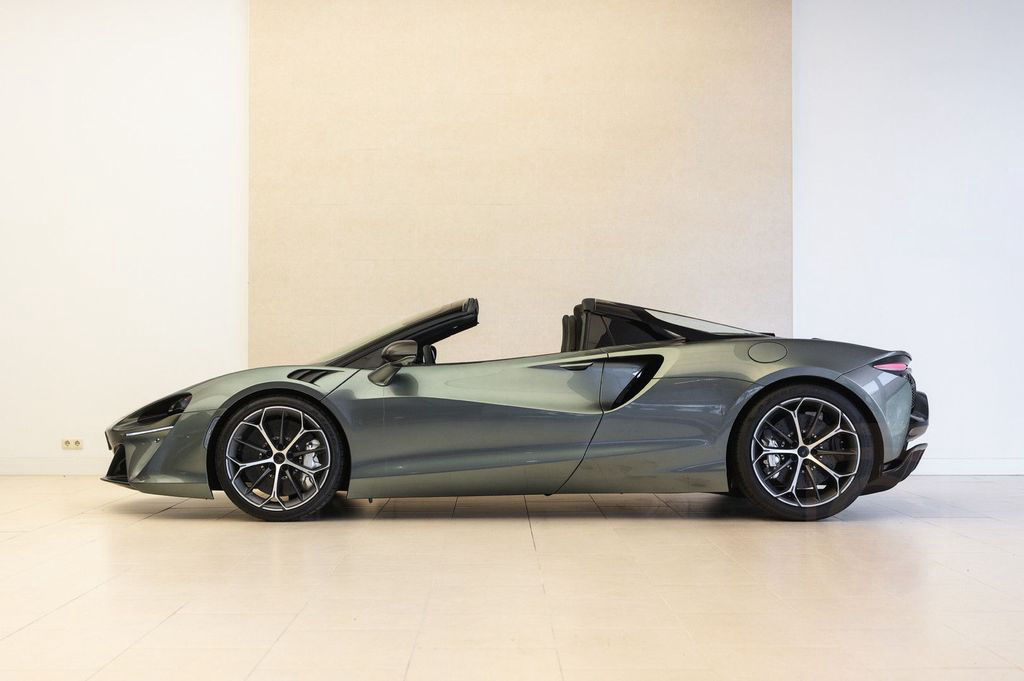McLaren Artura Spider