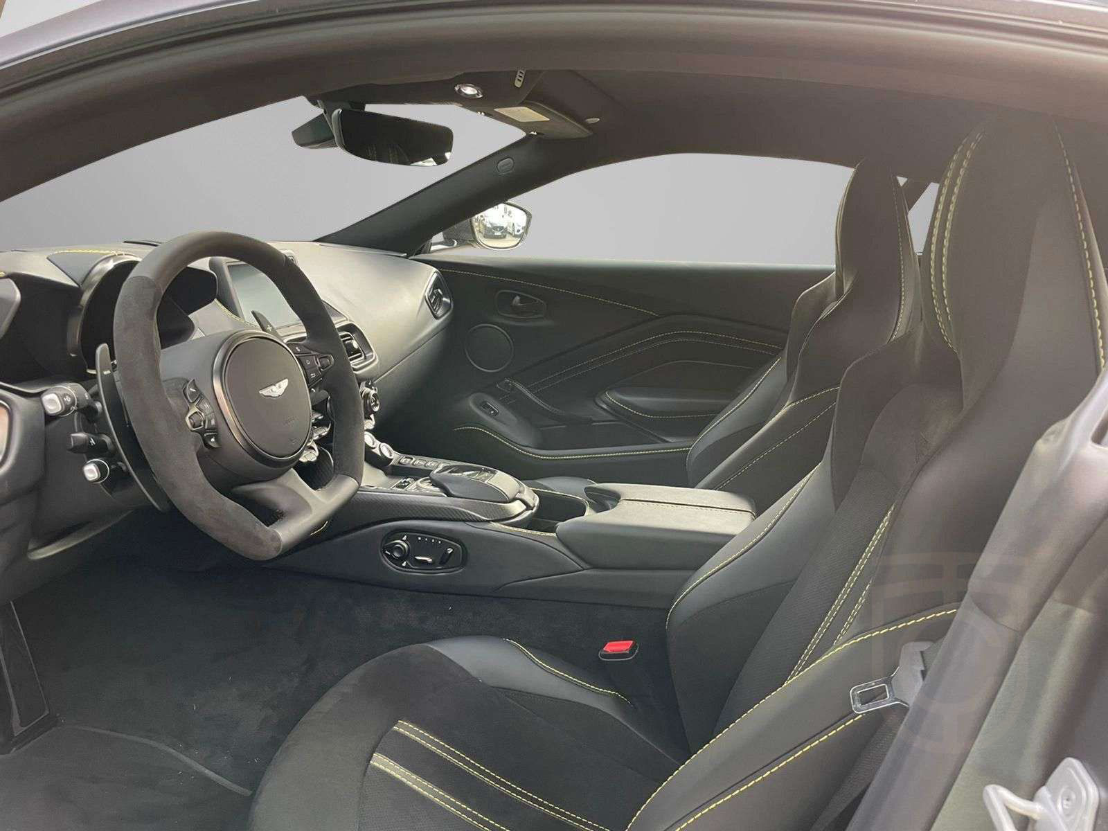 Aston Martin V8