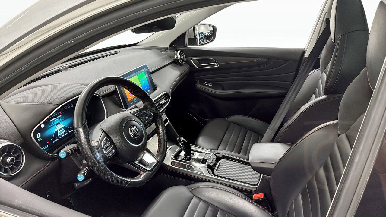 MG EHS PLUG-IN HYBRID LUXURY
