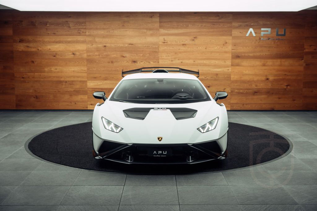 Lamborghini Huracán STO